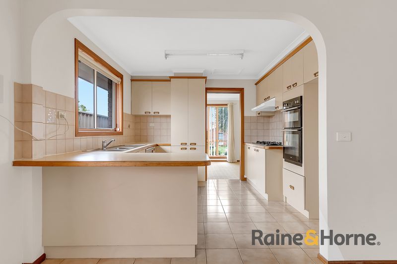 28 Cassinia Crescent — photo 10 of 19