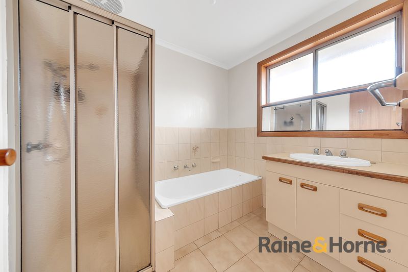 28 Cassinia Crescent — photo 13 of 19