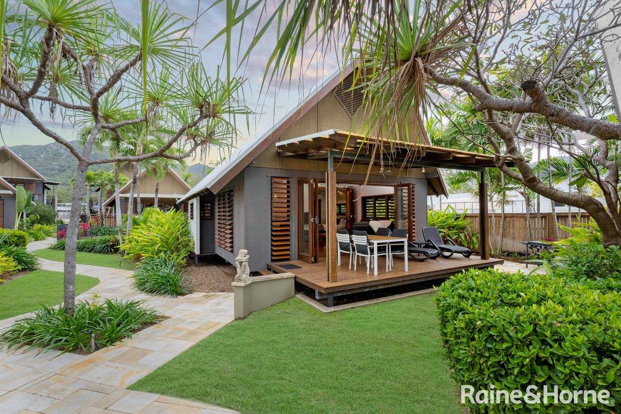 3/9 Esplanade — photo from Raine & Horne Magnetic Island