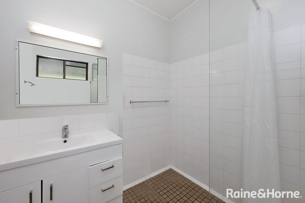 174/61-79 Mandalay Avenue — photo 4 of 9