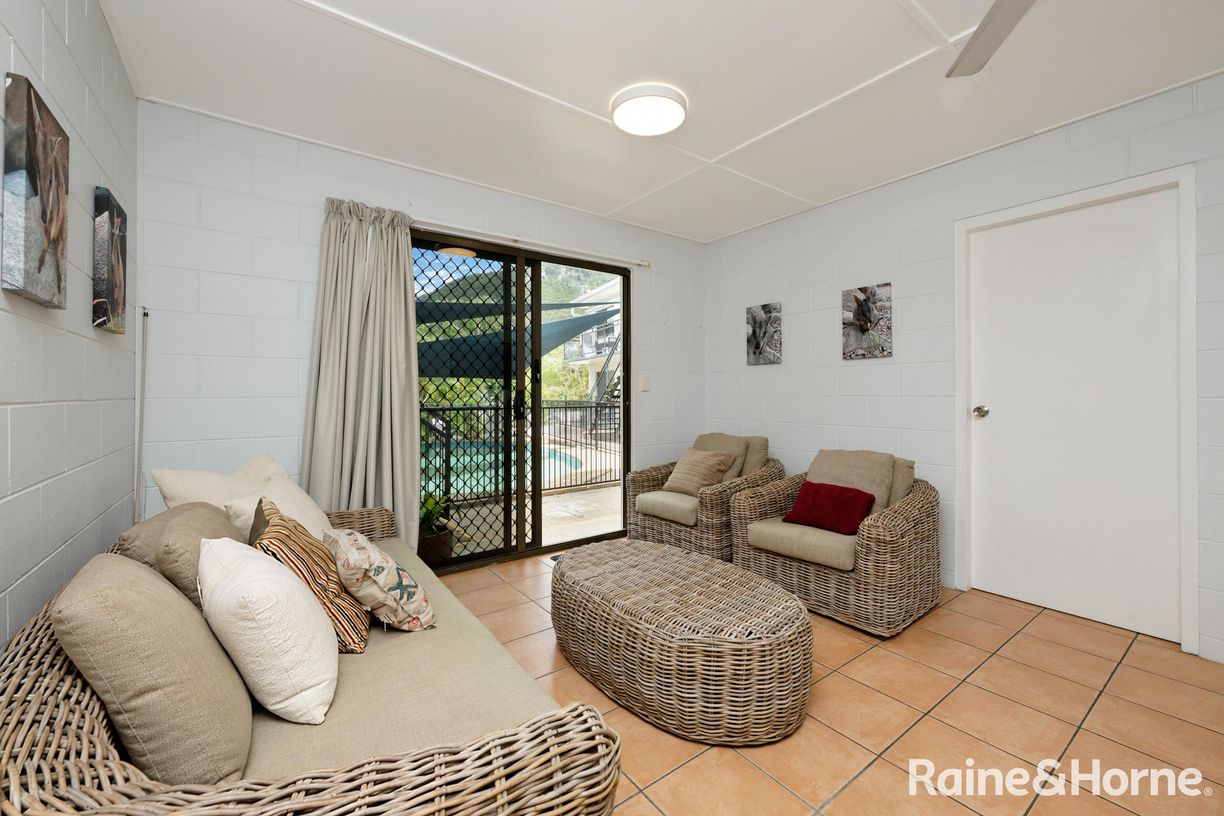 3/2 Endeavour Road — photo 5 of 17