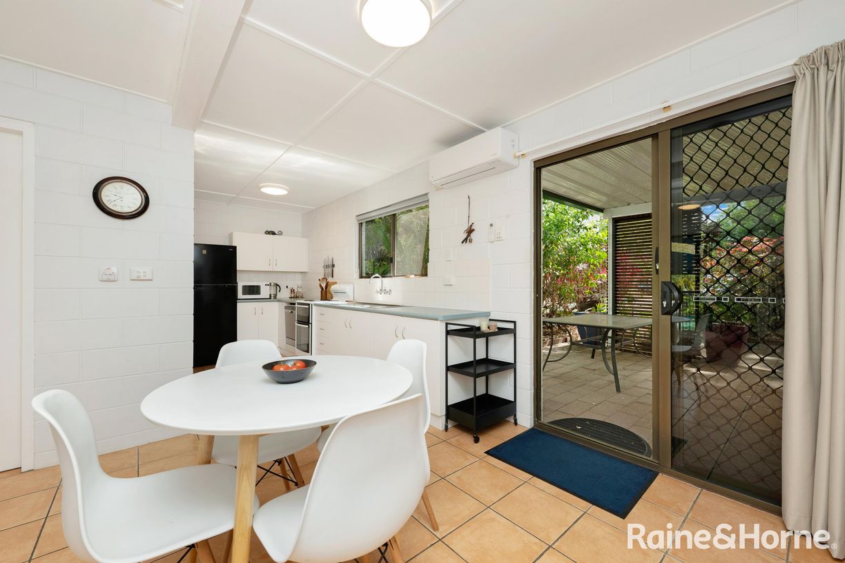 3/2 Endeavour Road — photo 2 of 17