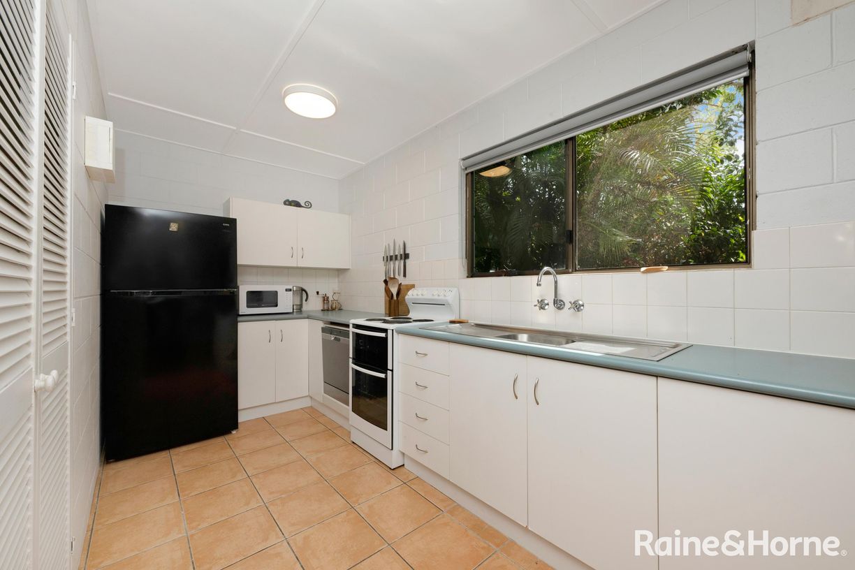 3/2 Endeavour Road — photo 3 of 17