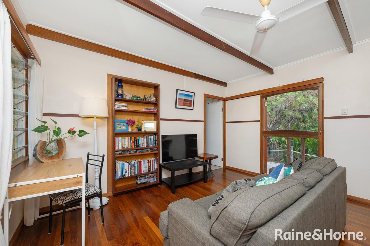 23 McCabe Crescent — photo 8 of 28