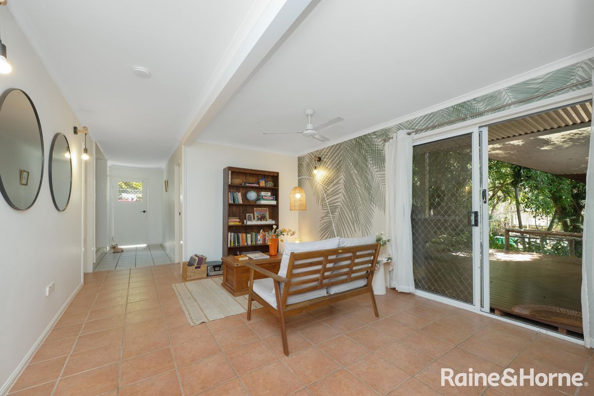 8/7-9 Rheuben Terrace — photo 6 of 28
