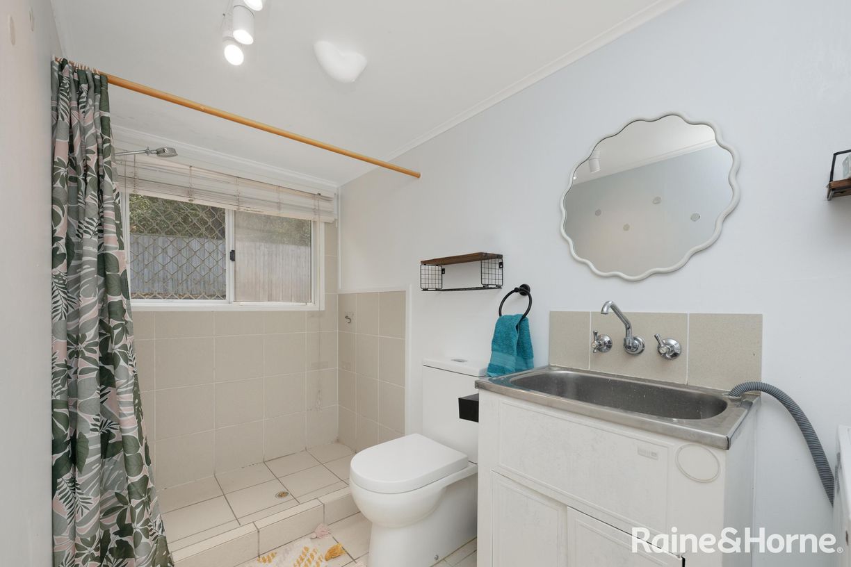 8/7-9 Rheuben Terrace — photo 11 of 28