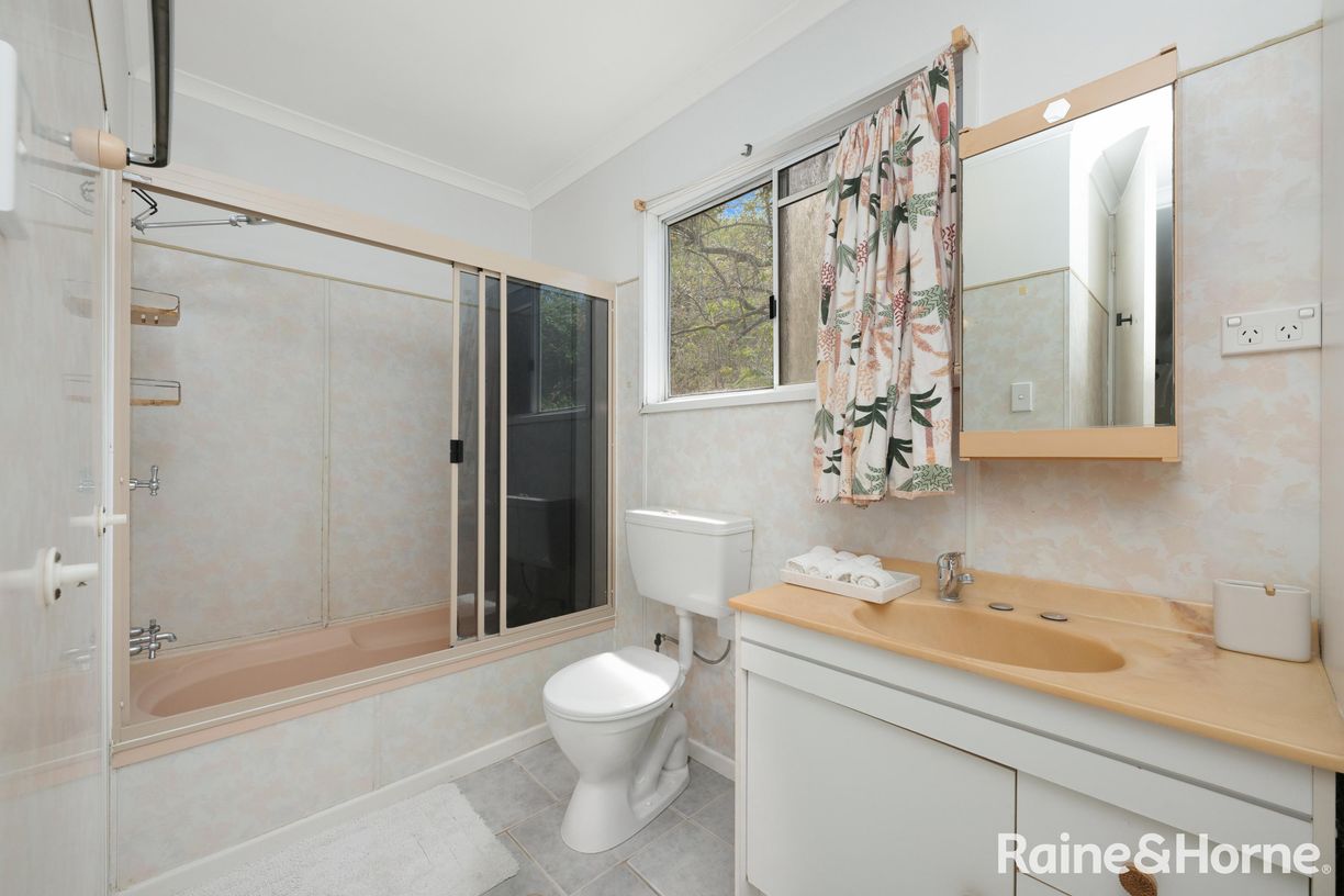 8/7-9 Rheuben Terrace — photo 9 of 28