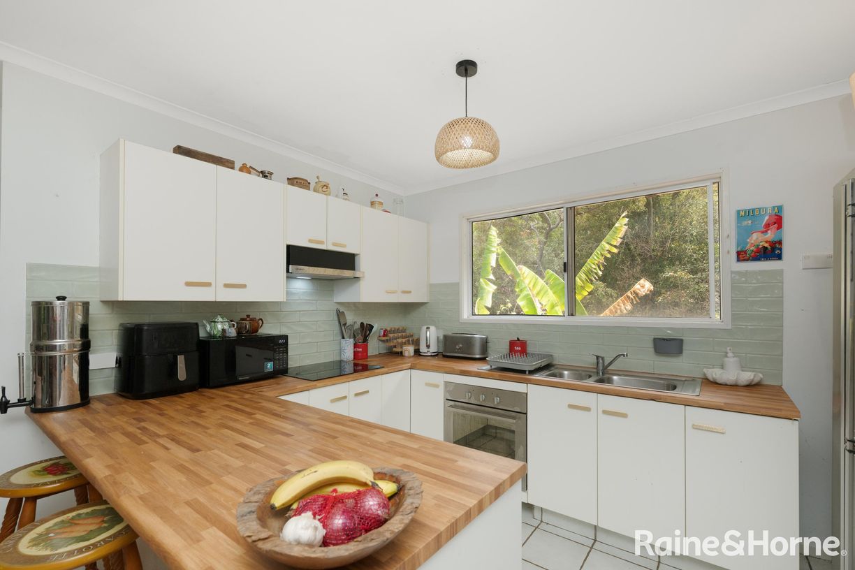 8/7-9 Rheuben Terrace — photo 2 of 28