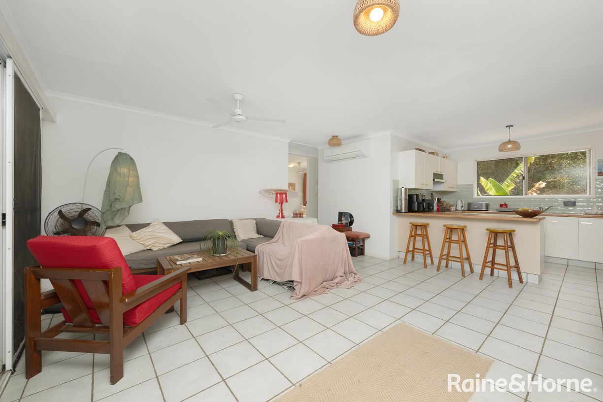 8/7-9 Rheuben Terrace — photo 3 of 28