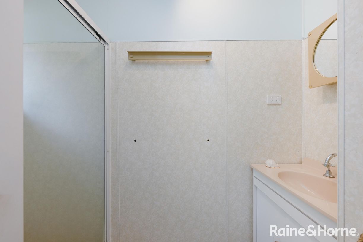 8/7-9 Rheuben Terrace — photo 16 of 28