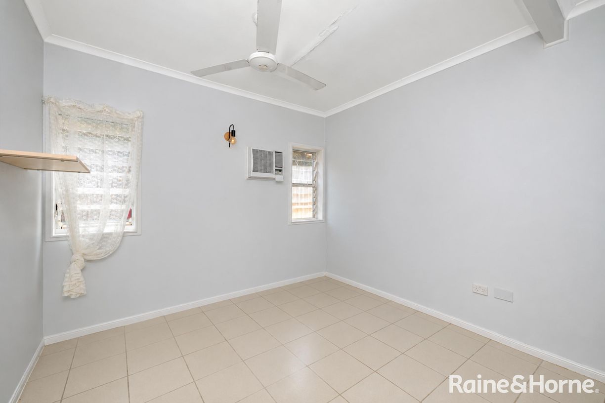 8/7-9 Rheuben Terrace — photo 15 of 28