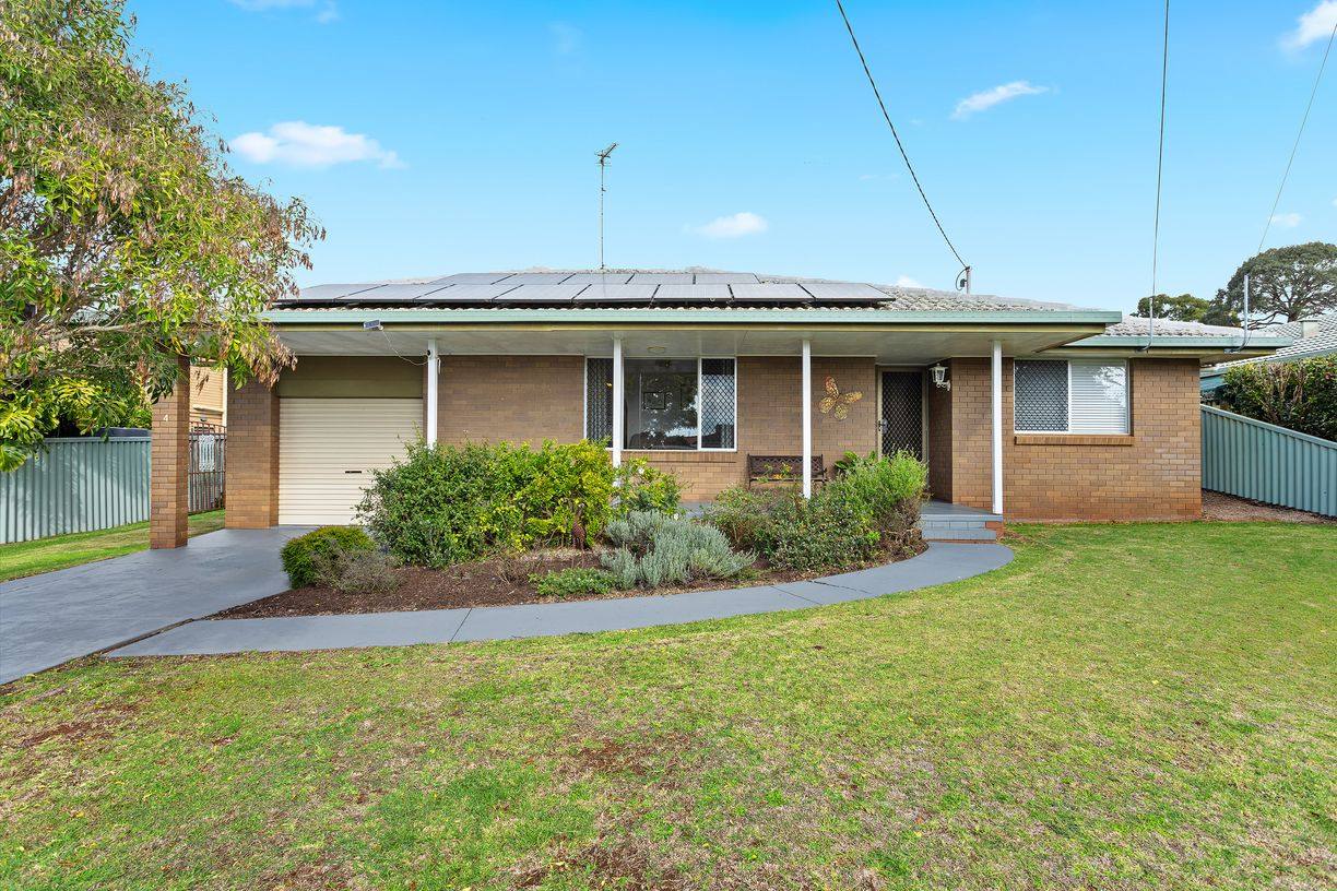 4 Gloucester Crescent — photo from Raine & Horne Toowoomba