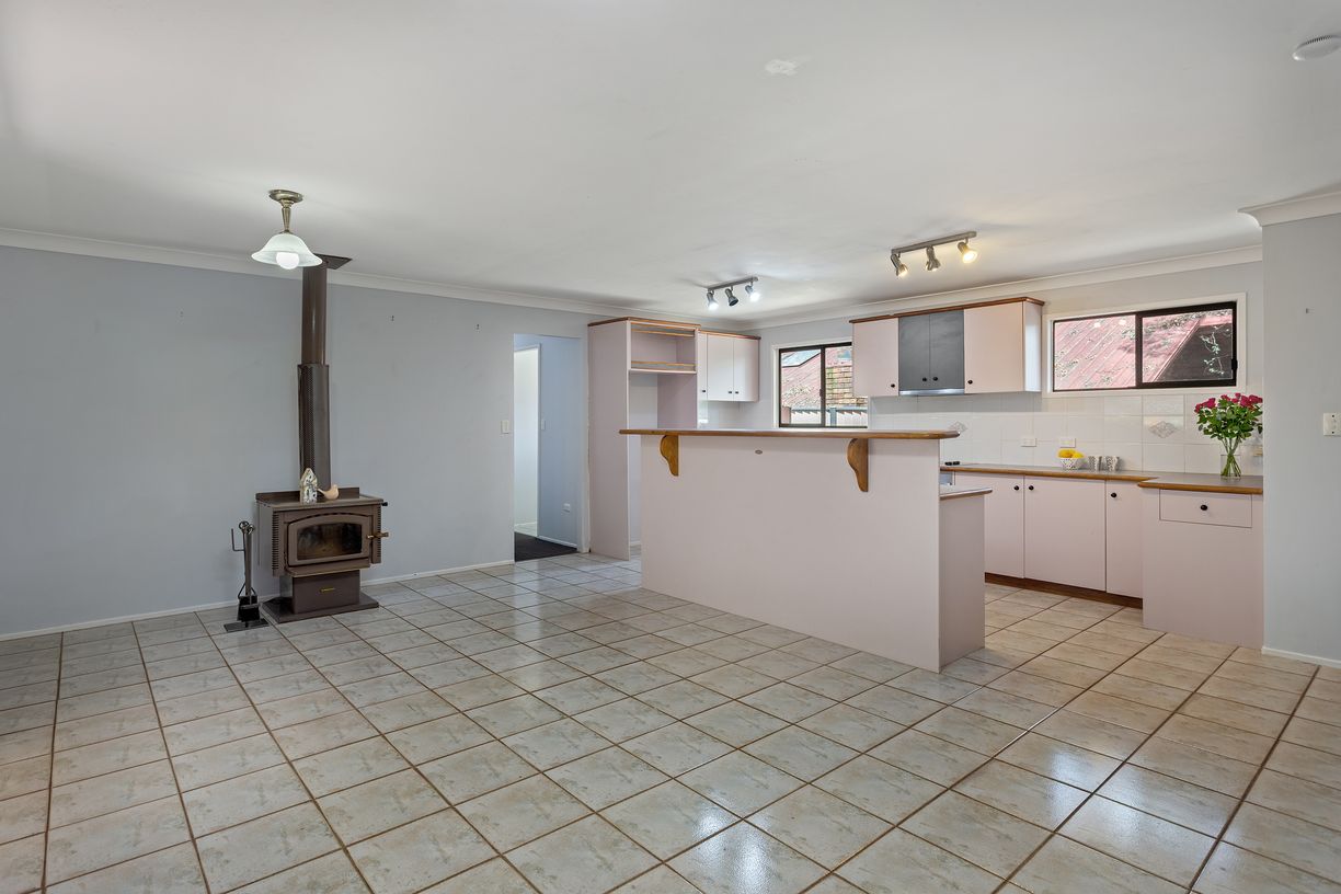 22 Amos Crescent — photo 5 of 18