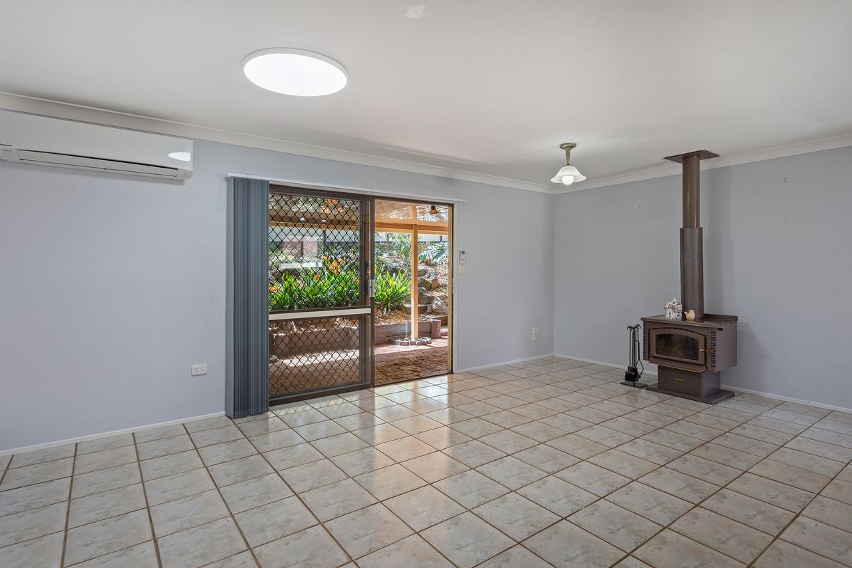 22 Amos Crescent — photo 8 of 18