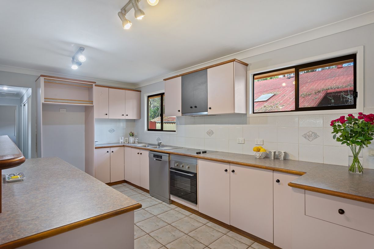 22 Amos Crescent — photo 6 of 18