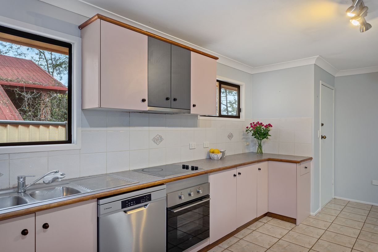 22 Amos Crescent — photo 7 of 18