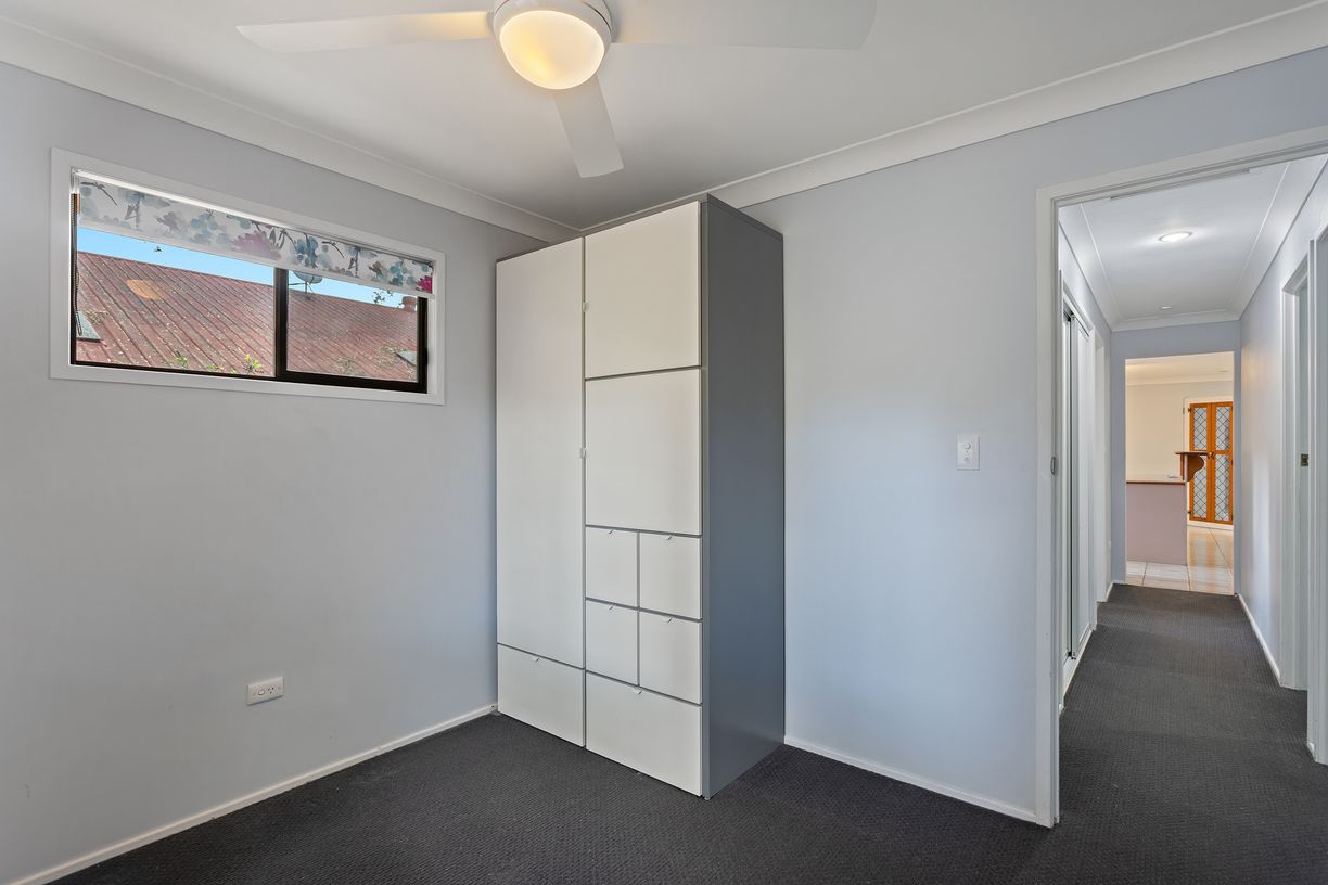 22 Amos Crescent — photo 11 of 18