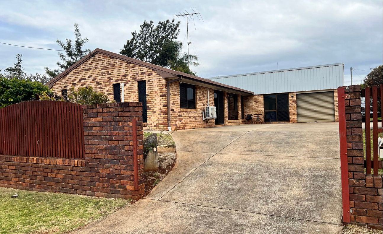 1&2/72 Hursley Road — photo from Raine & Horne Toowoomba