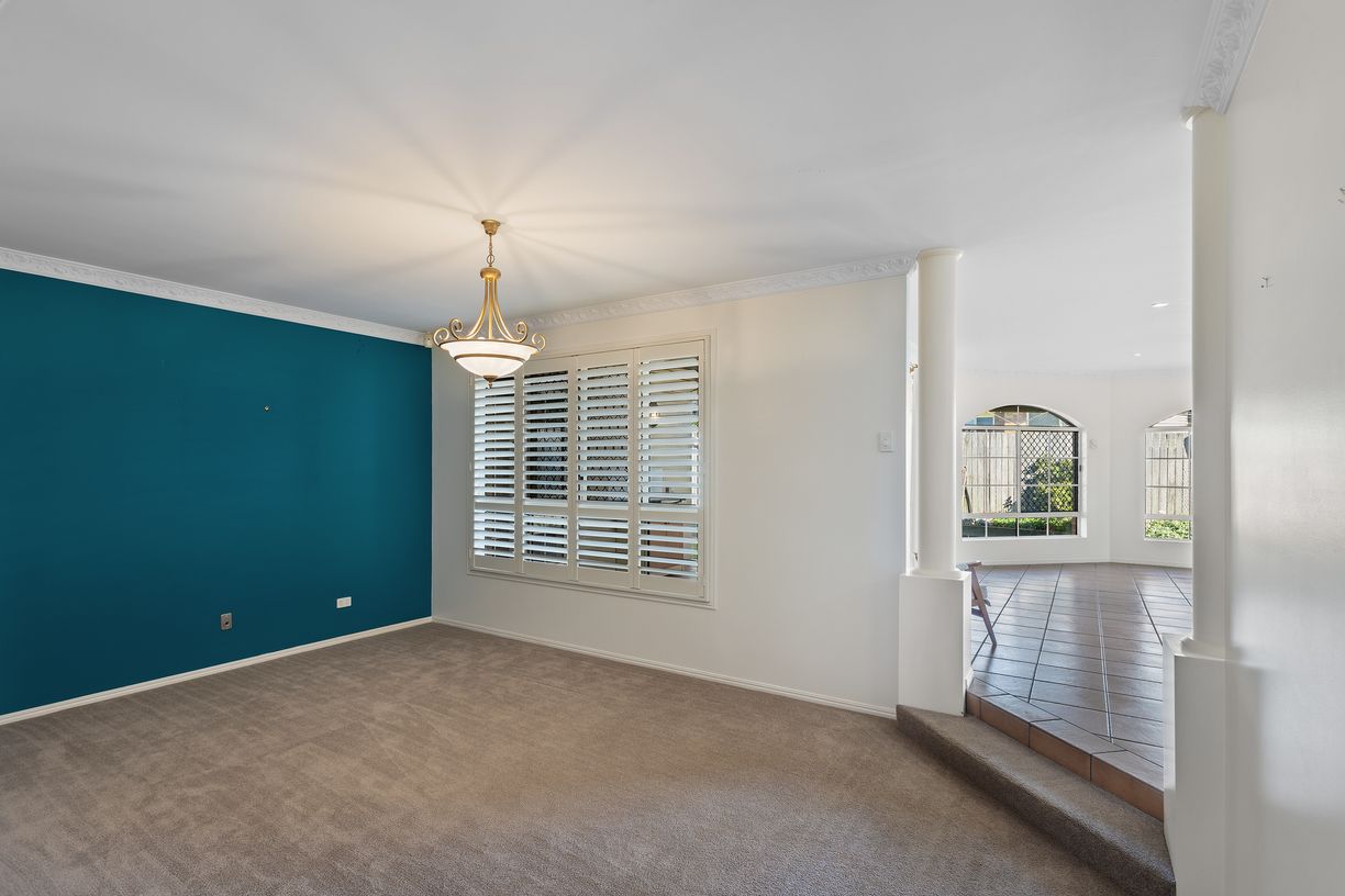 30 Paulene Crescent — photo 3 of 13