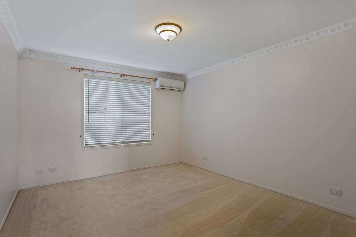 30 Paulene Crescent — photo 10 of 13