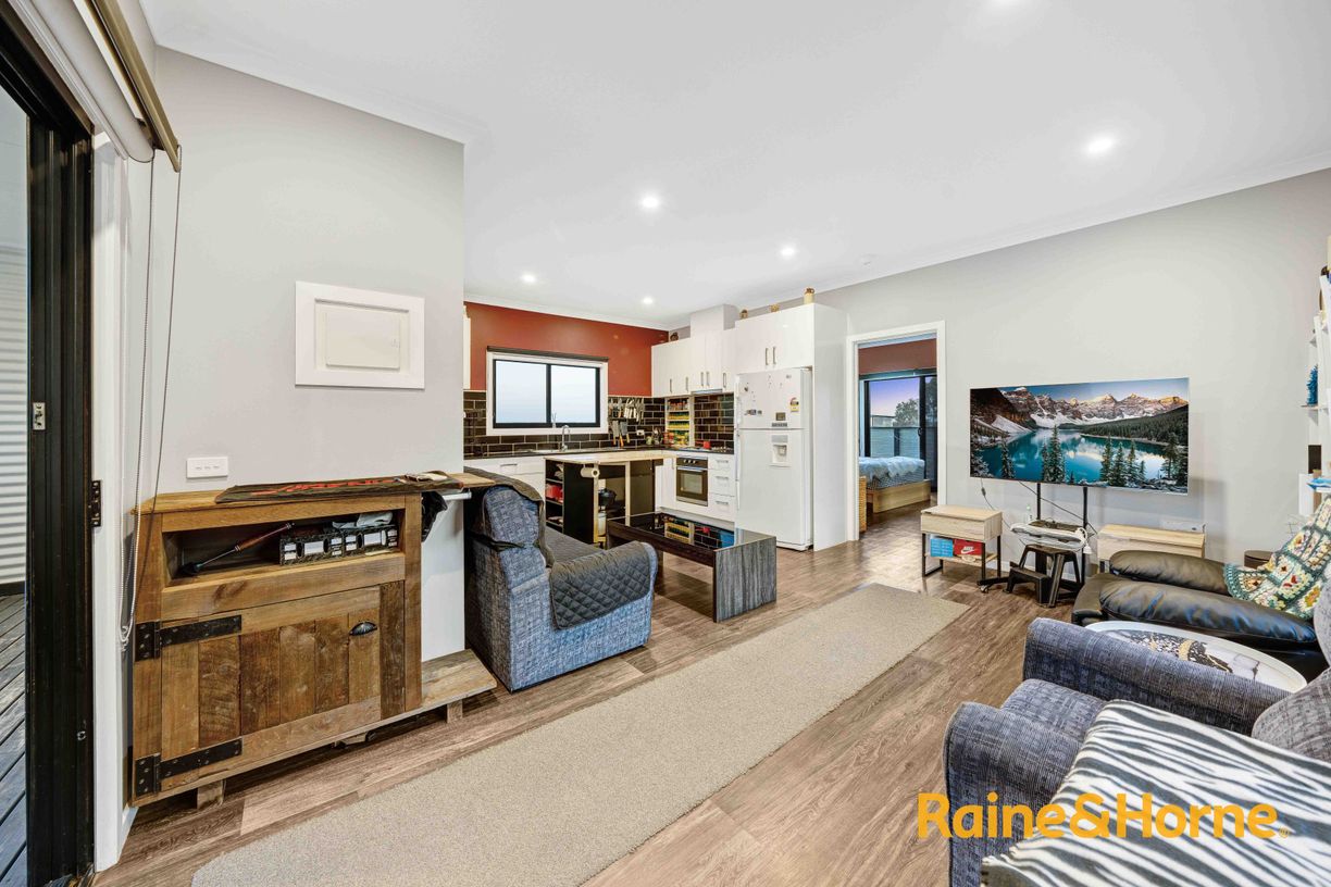 25 Lindsay Avenue — photo 11 of 14