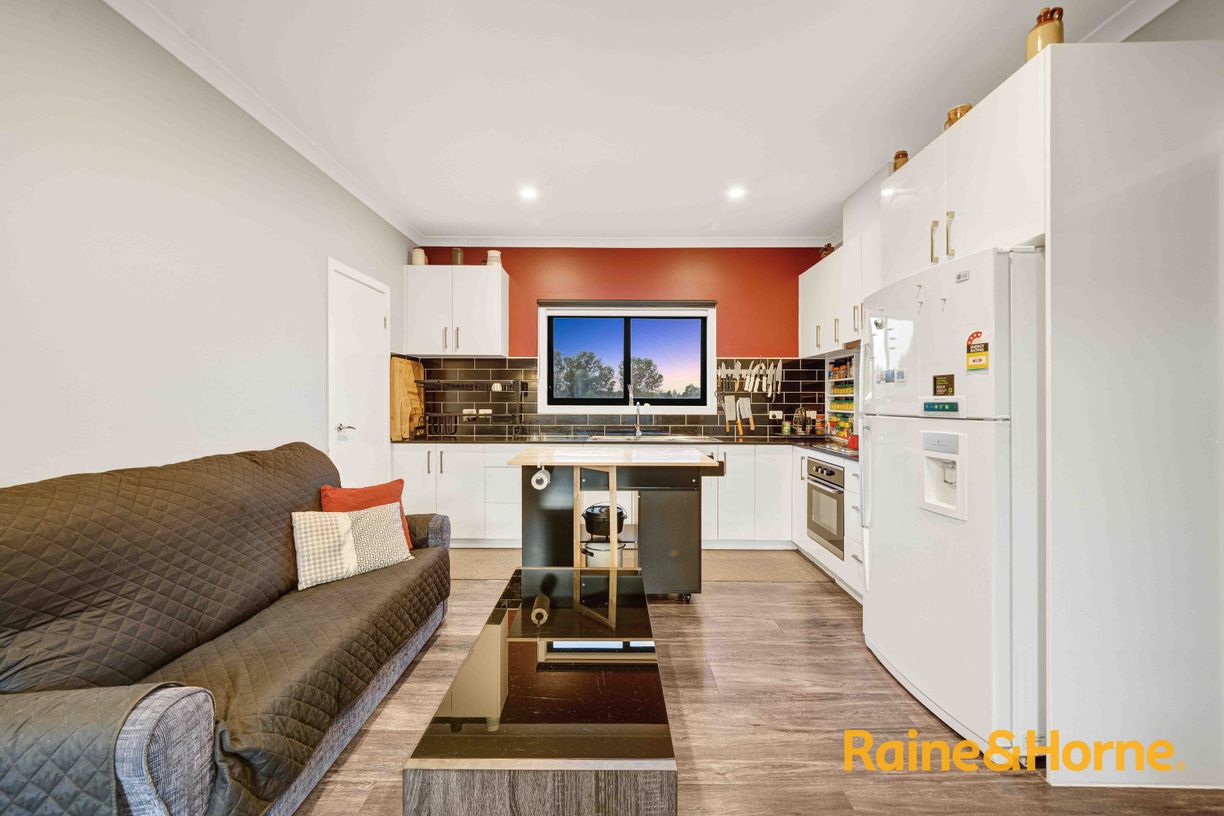 25 Lindsay Avenue — photo 10 of 14