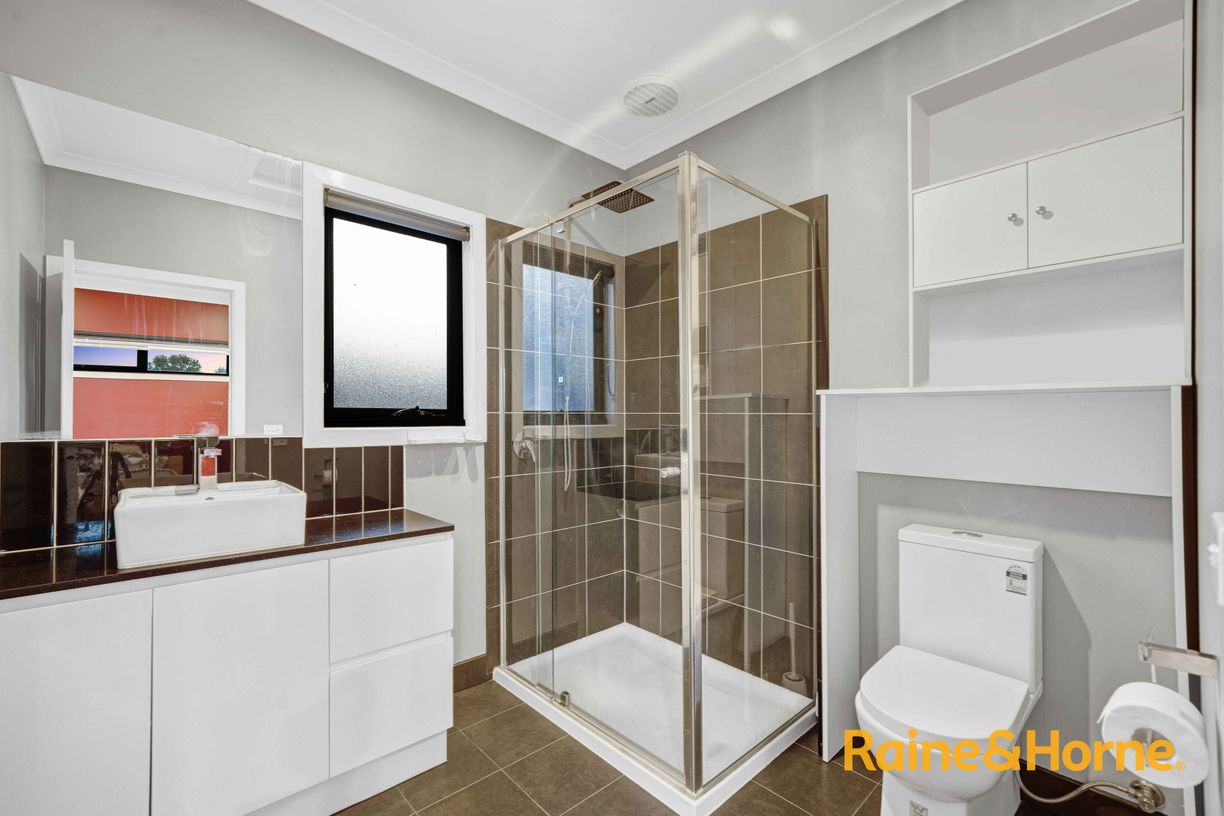 25 Lindsay Avenue — photo 13 of 14