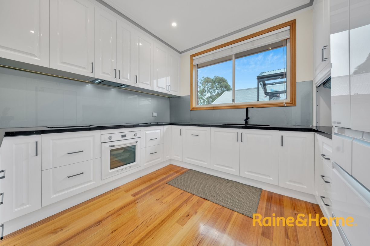 19 Carey Crescent — photo 6 of 30
