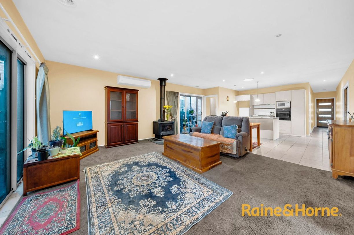 14 Sheehan Court — photo 3 of 22