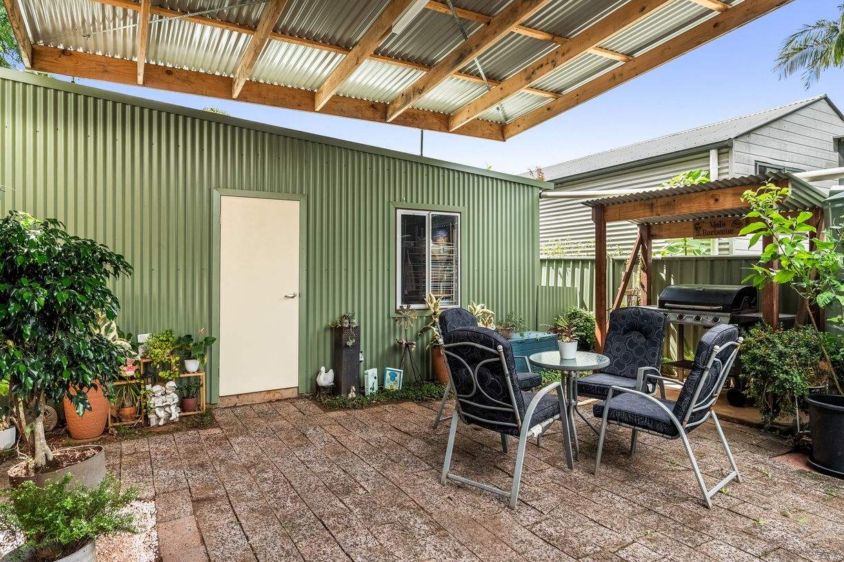 2 Cawley Close — photo 16 of 17