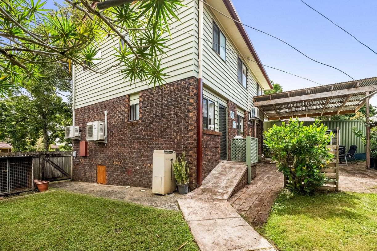 2 Cawley Close — photo 15 of 17