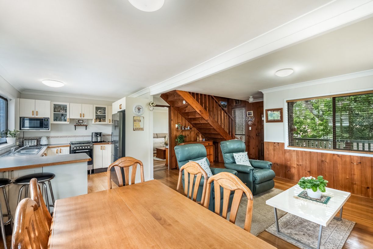 2 Cawley Close — photo 5 of 17