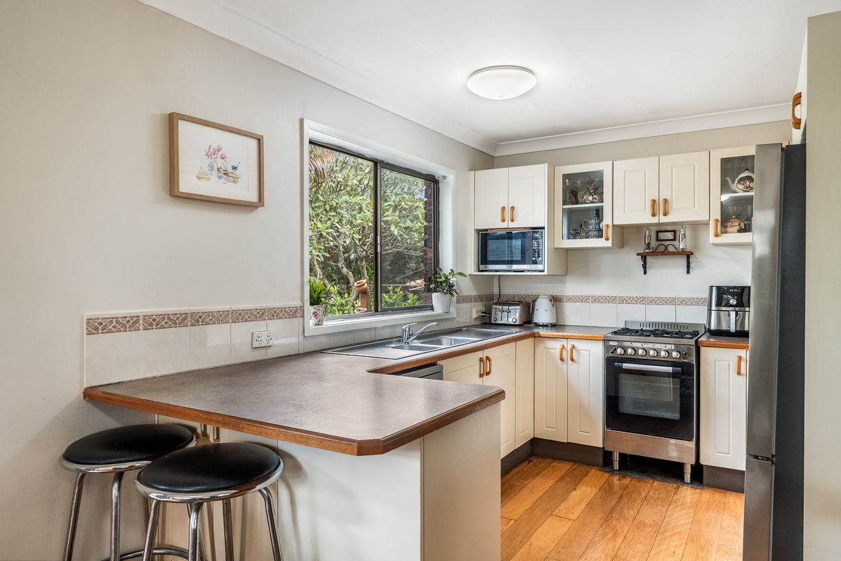 2 Cawley Close — photo 4 of 17