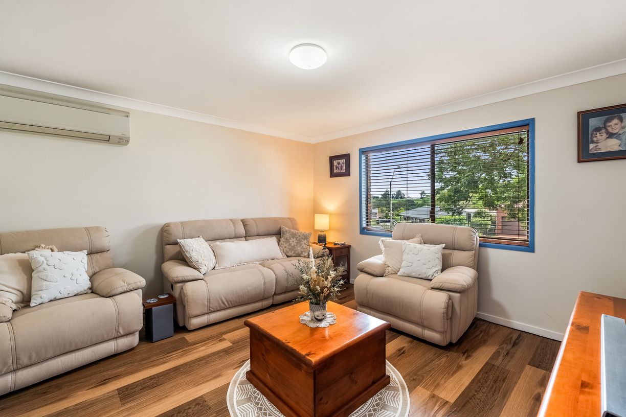 2 Cawley Close — photo 6 of 17