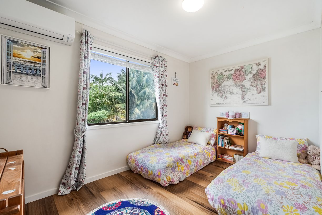 2 Cawley Close — photo 12 of 17