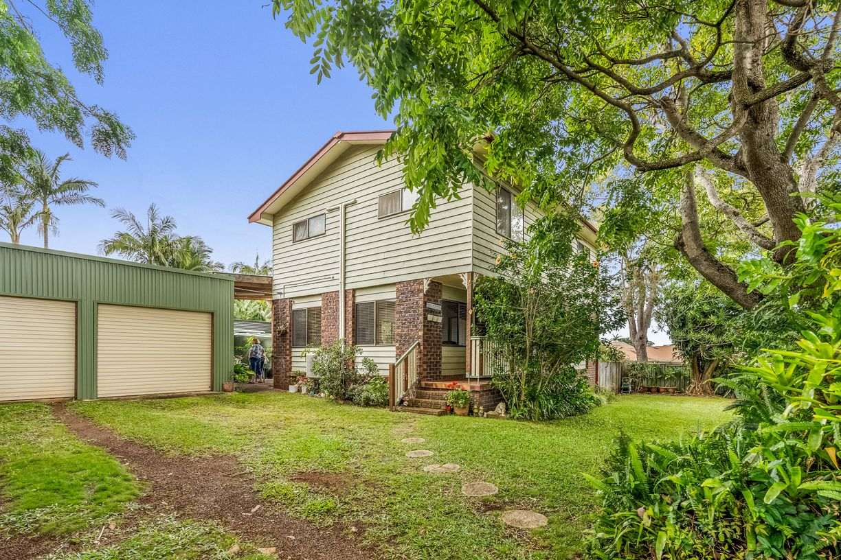 2 Cawley Close — photo 2 of 17