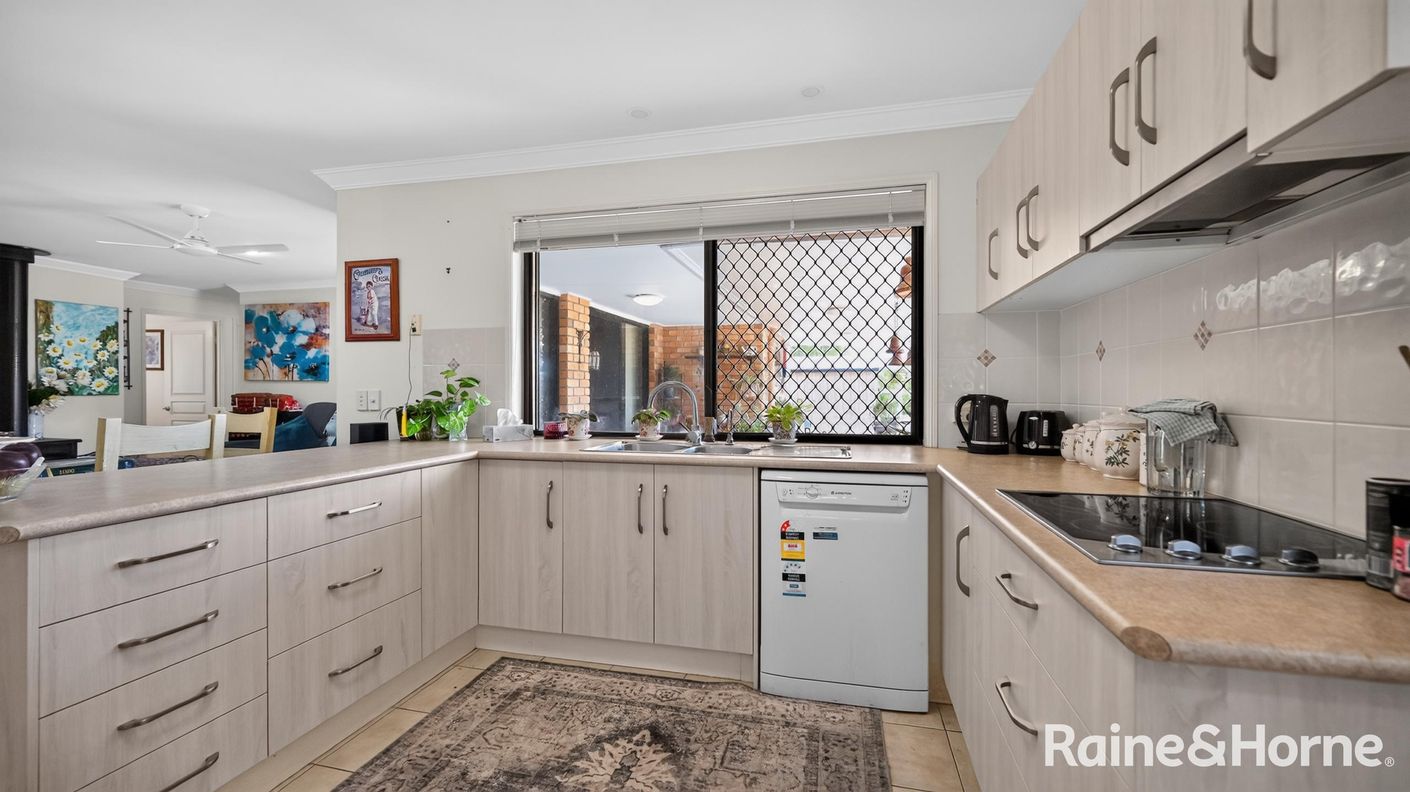 30 Boronia Drive — photo 10 of 28