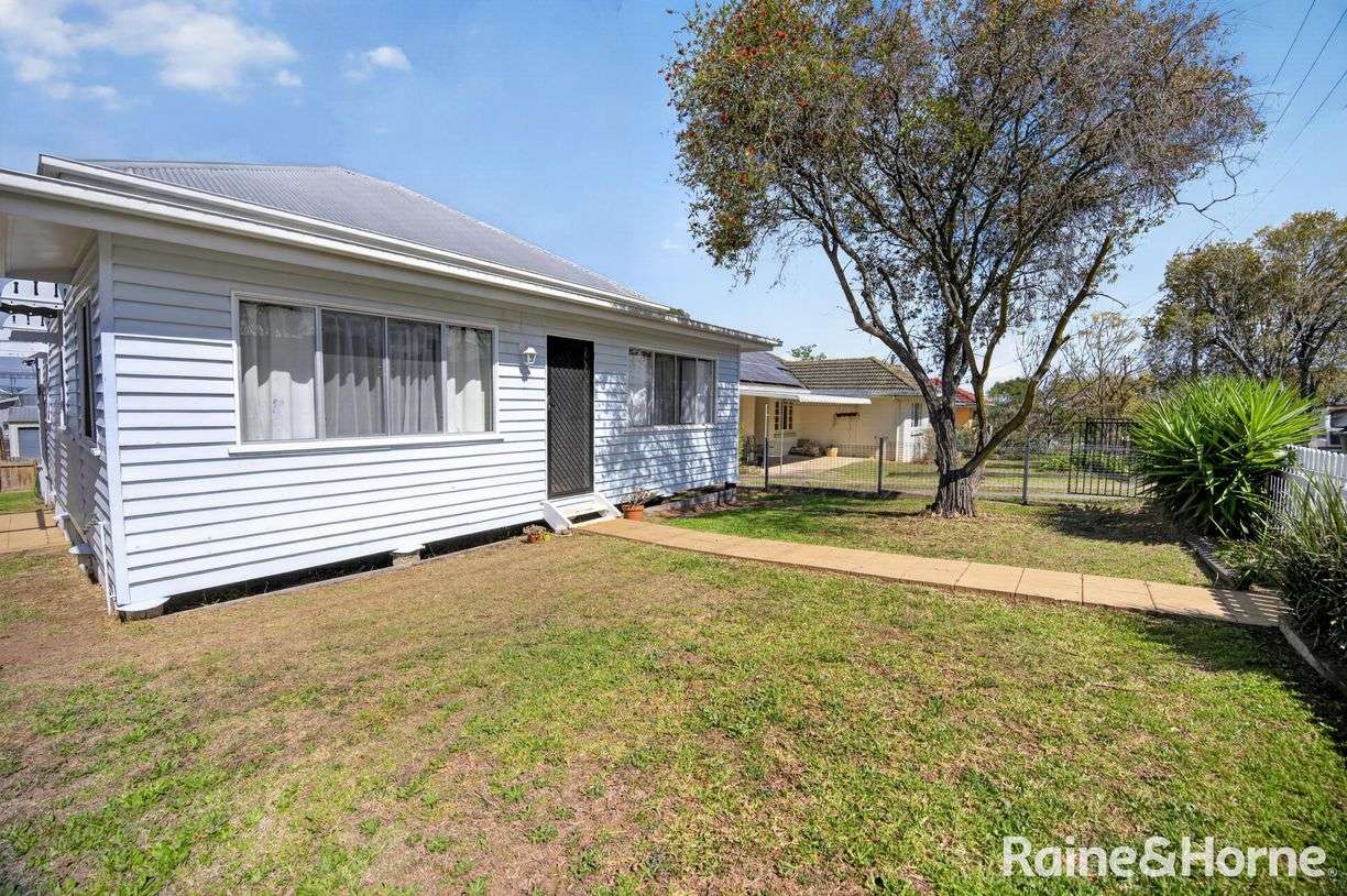 16B Marshall Street — photo from Raine & Horne Warwick