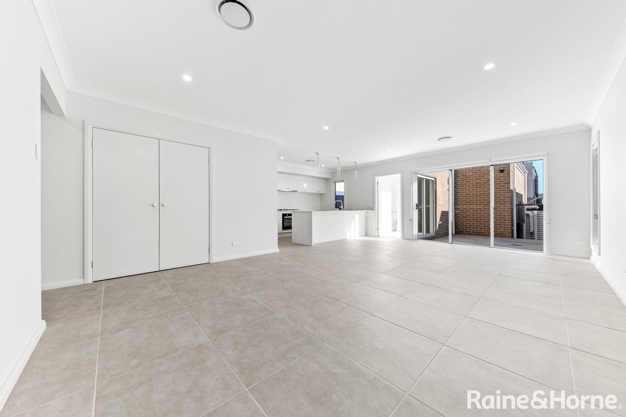 11 Heath Road — photo 8 of 30