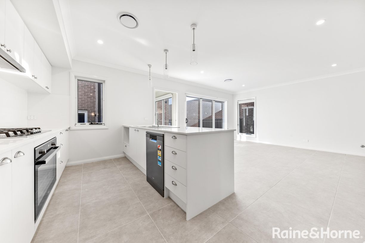 11 Heath Road — photo 11 of 30
