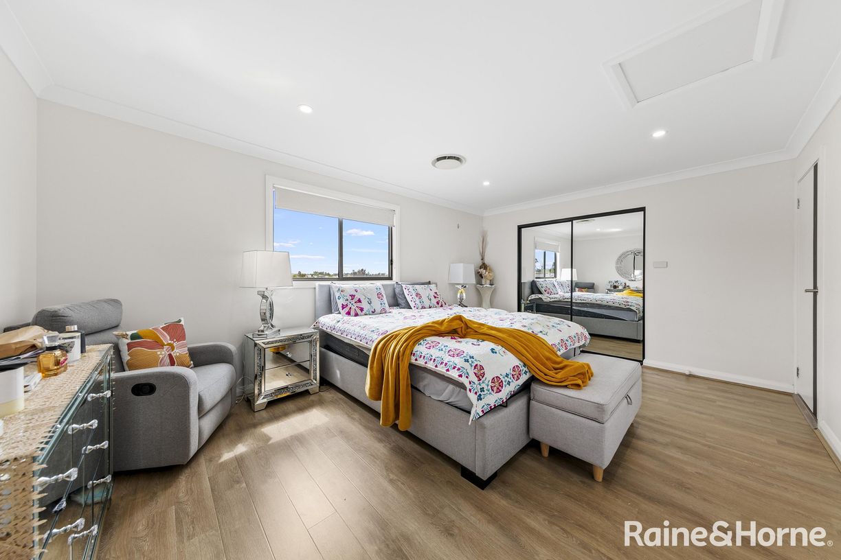 111 Skaife Street — photo 3 of 16