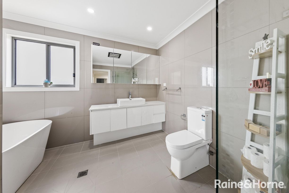 111 Skaife Street — photo 6 of 16