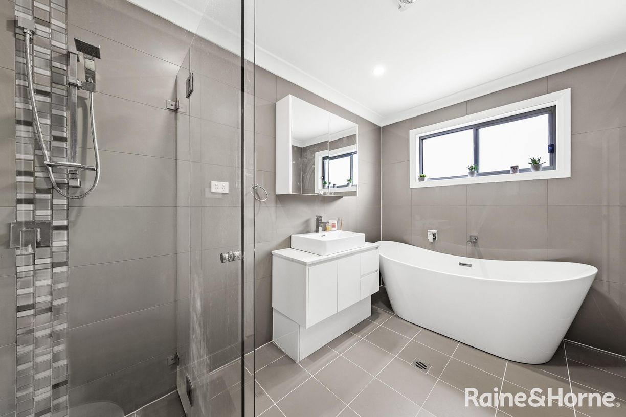 111 Skaife Street — photo 5 of 16