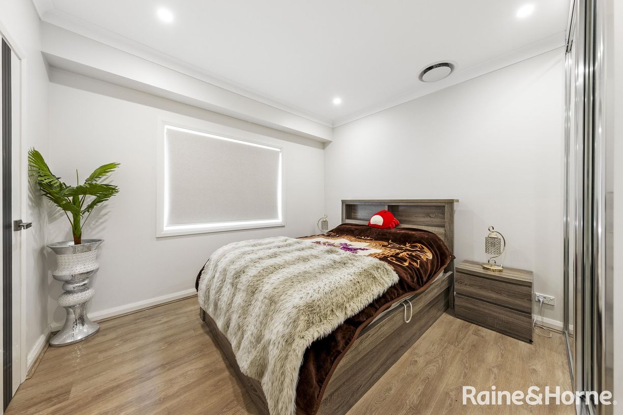 111 Skaife Street — photo 7 of 16