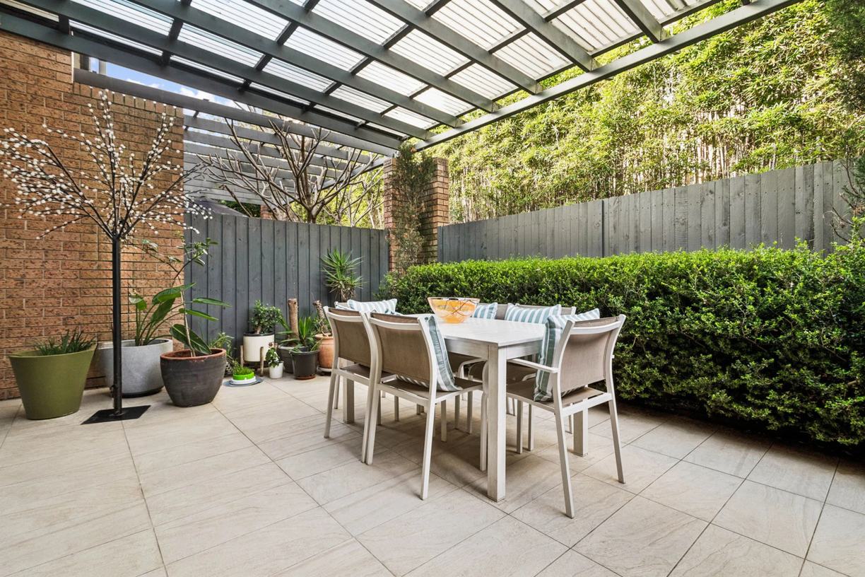 3/2 Hardie Street — photo 3 of 6