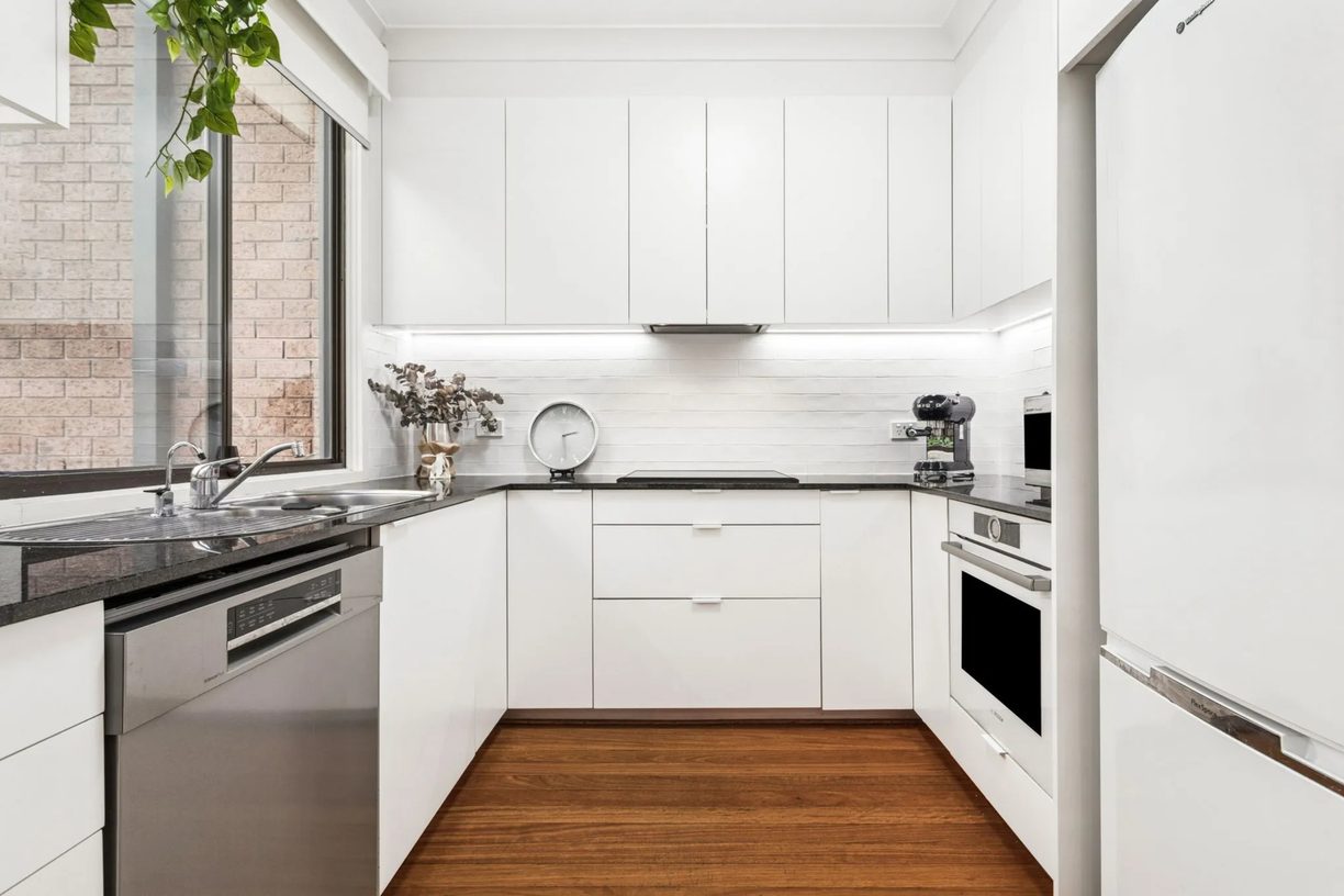 3/2 Hardie Street — photo 4 of 6