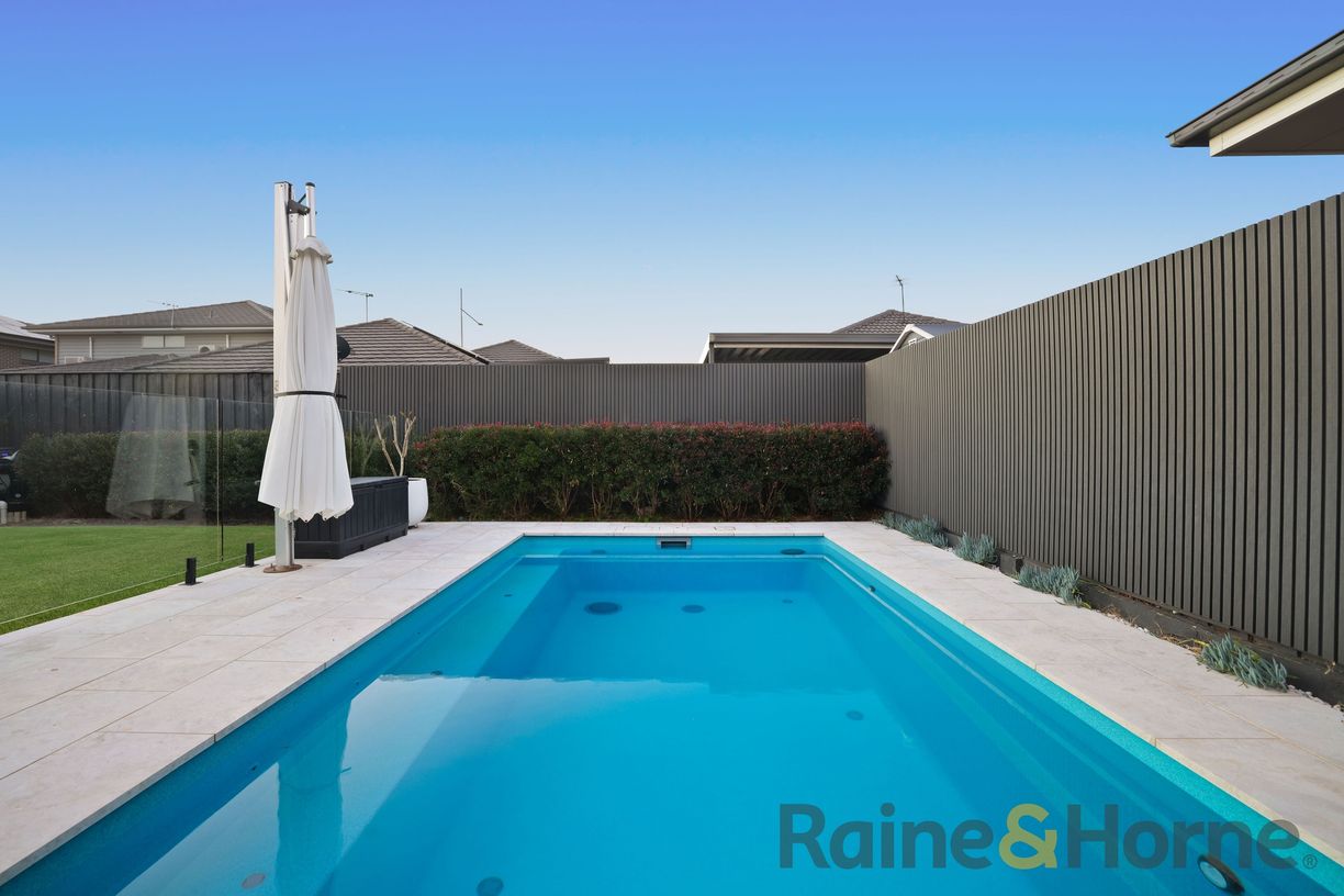25 Glendiver Street — photo 17 of 28