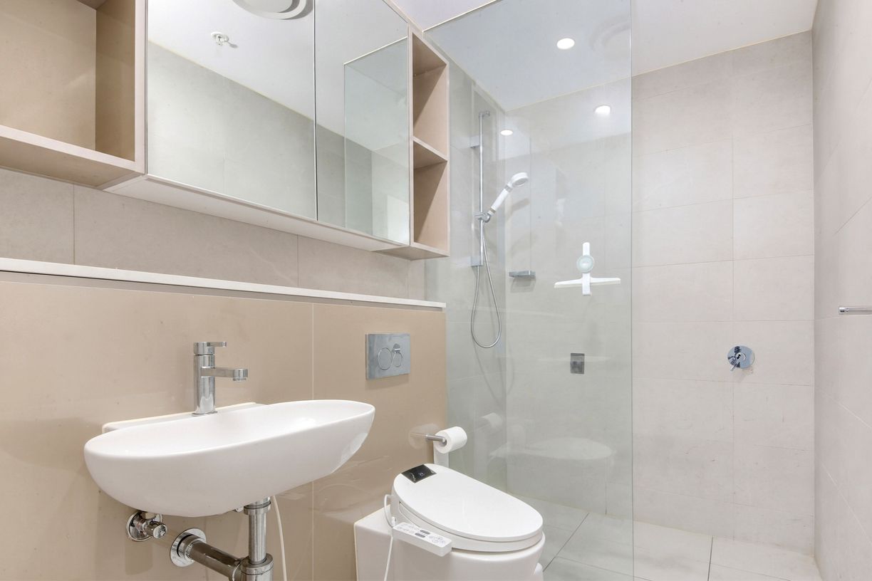 1305B/101 Waterloo Road — photo 4 of 8