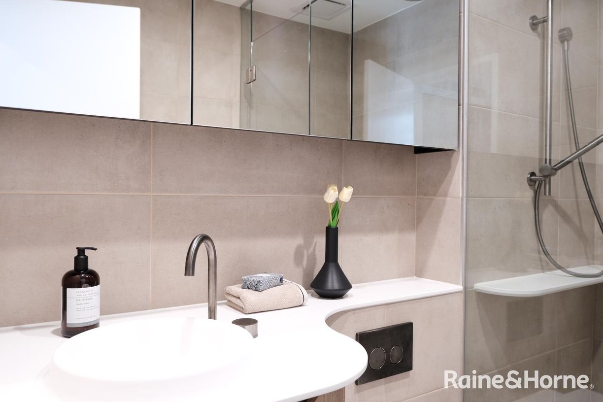 A902/82 Waterloo Road — photo 11 of 16