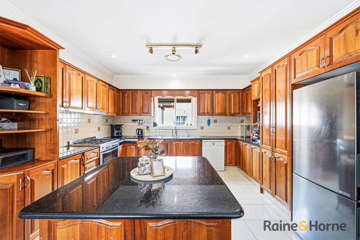 199 Robertson Street — photo 9 of 19